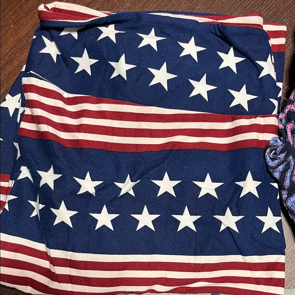LuLaRoe Women's Leggings - Red, Blue, White set of 4 - Picture 3 of 6